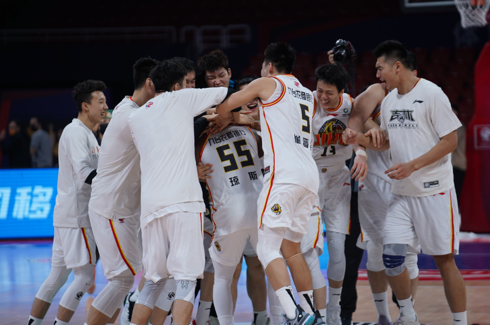 赛后浙江稠州备战CBA常规赛；远射贴柱细节曝光；气氛紧张；医务组通报恢复